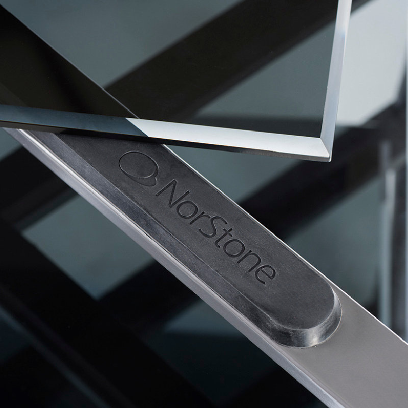 Norstone Slender Hifi elegant HiFi-möbel, Gunmetal Grey