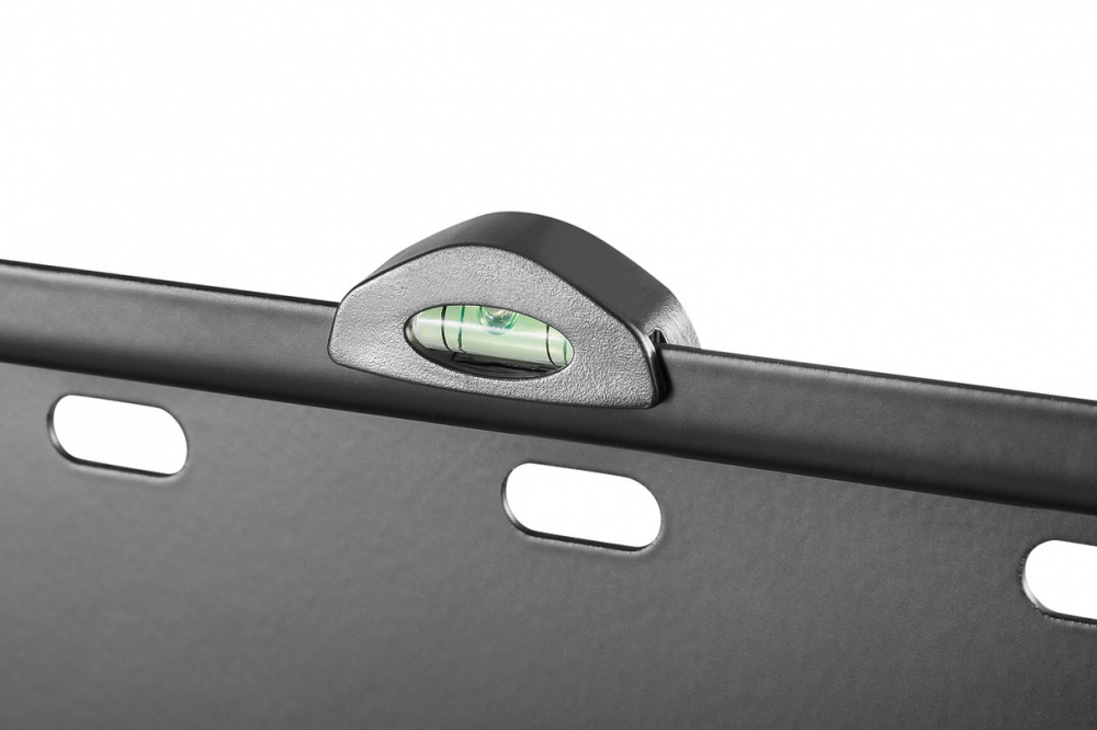 En svarts metallic väggfäste med ett inbyggt vattenpass.