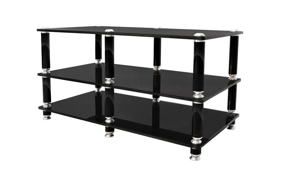 Mediabänk i mattsvart med tre hyllor och silverfärgade detaljer.