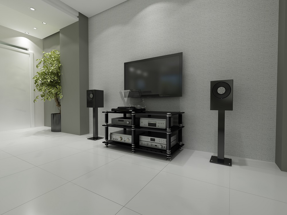 Mediabänk i mattsvart med ljudsystem och TV i en modern inredning.