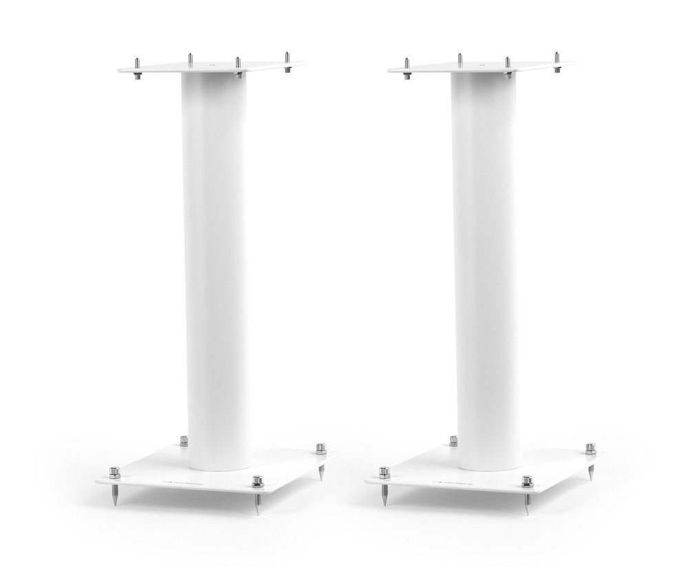 Högtalarstativ i mattvitt med fyrkantig bas och cylindrisk stång, 50 cm höga.