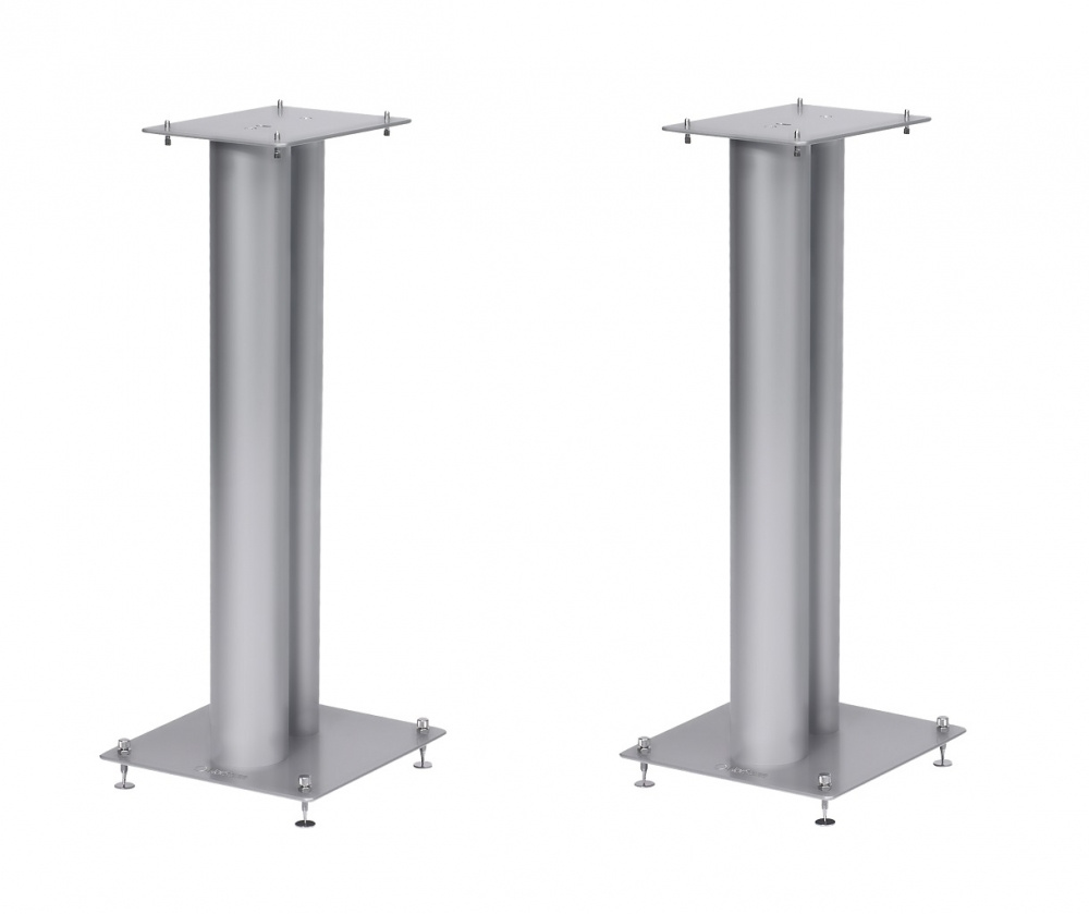 Högtalarstativ i matt silver, 60 cm höga, med stabil bas och plattform.