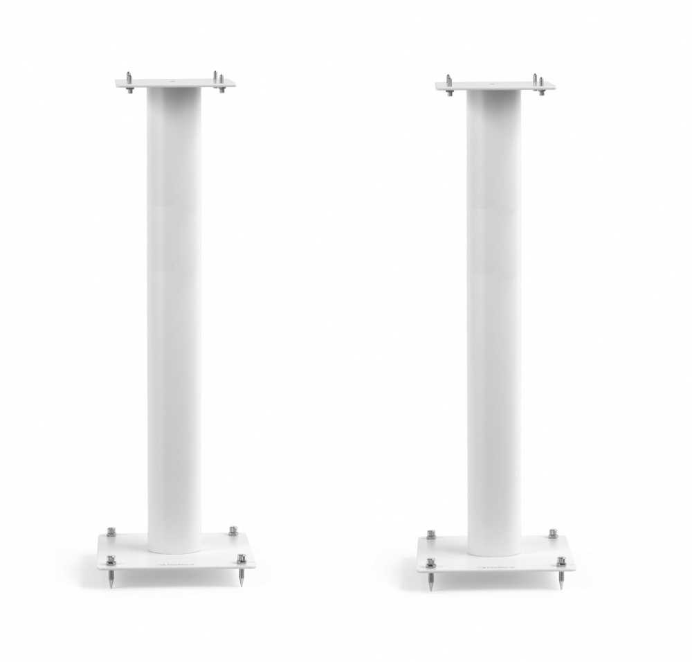 Två vita högtalarstativ, 80 cm höga, med rektangulära fötter.