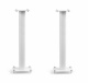 Norstone Stylum 3, högtalarstativ mattvita 80 cm höga Två vita högtalarstativ, 80 cm höga, med rektangulära fötter.