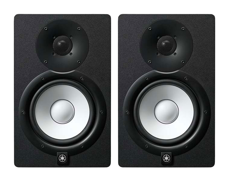 Två svarta studiomonitorer med rund basenhet och diskantkon.