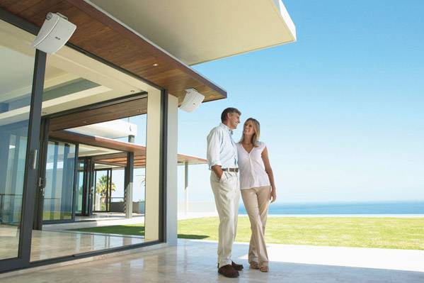 Yamaha NS-AW592 vita utomhushögtalare, par