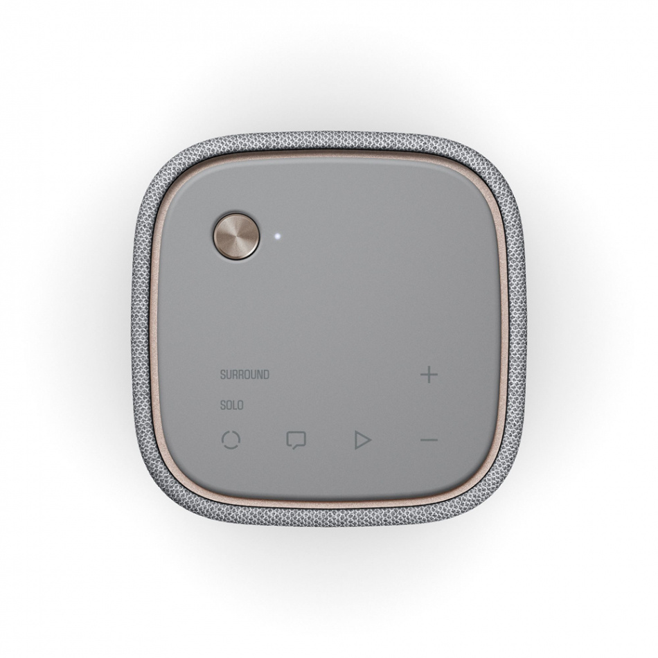Trådlös högtalare med kontroller för ljudinställningar, ljusgrå design.