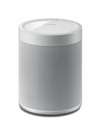 En vit, cylindrisk aktiv wifi-högtalare med en slät topp och perforerad utsida.