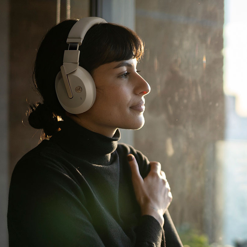 Yamaha YH-E700B beige, trådlösa brusreducerande hörlurar