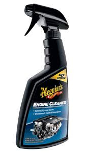 En sprayflaska med rengöringsmedel för motorer från Meguiars.