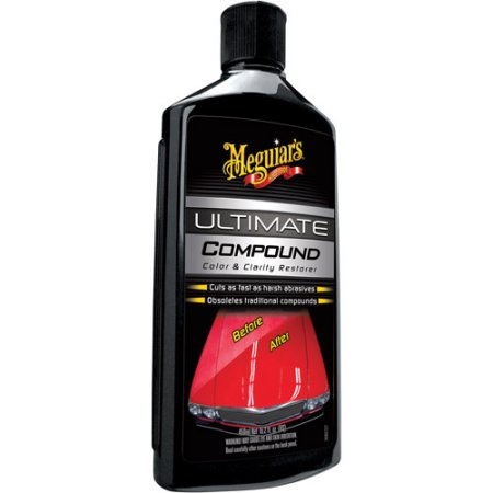 Flaska med Meguiars Ultimate Compound för bilvård och lackrestaurering.