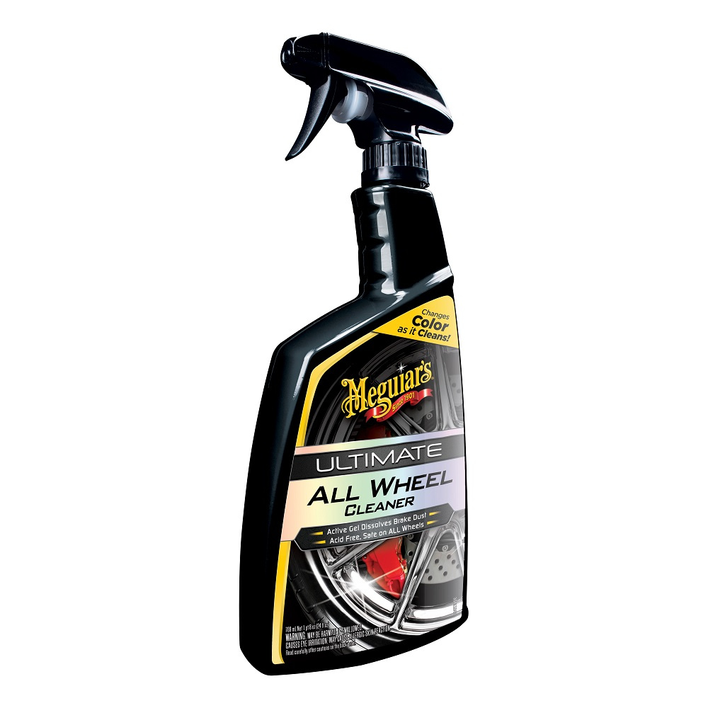 En sprayflaska med Meguiars Ultimate All Wheel Cleaner för fälgar.