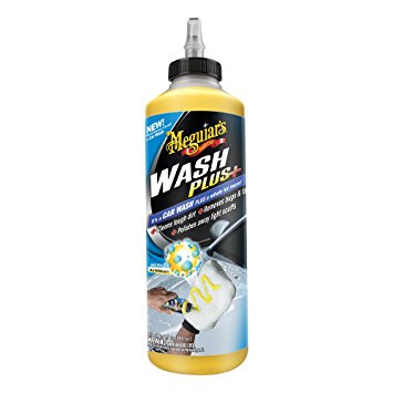 En flaska med Meguiars Wash Plus+, en bilschampo för rengöring och polering.