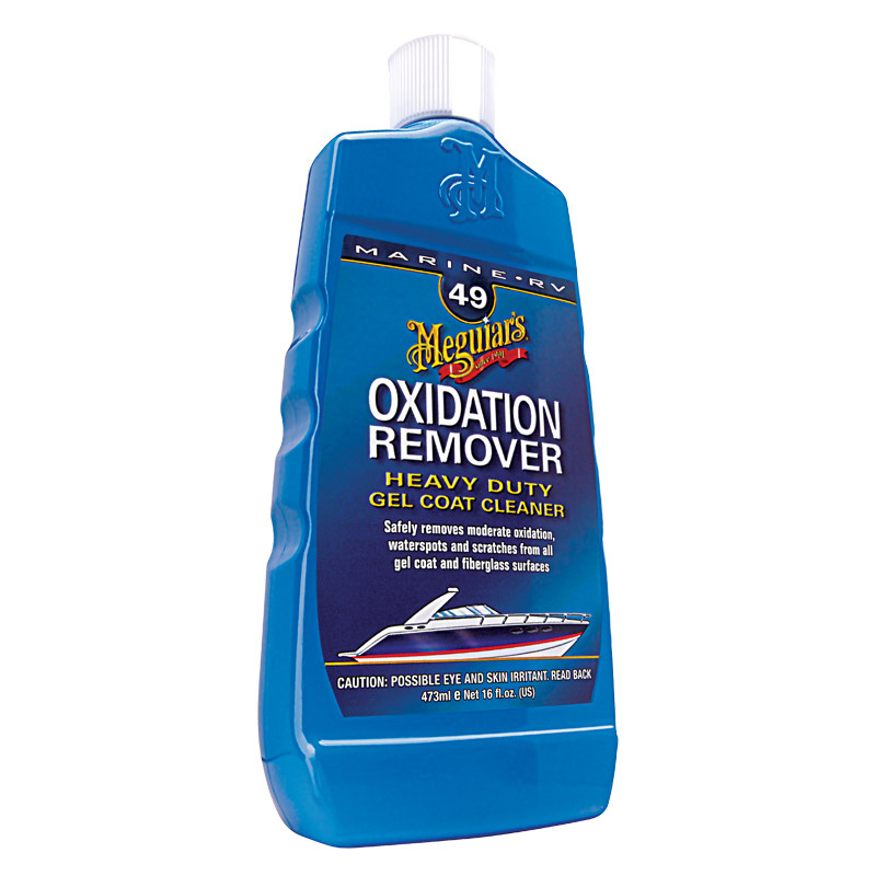 Blå flaska med produkt för borttagning av oxidation från marina ytor.