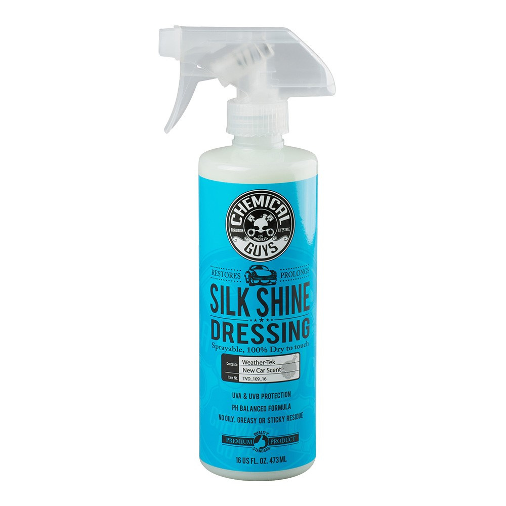 En sprayflaska med Chemical Guys Silk Shine Dressing för plast och gummi.