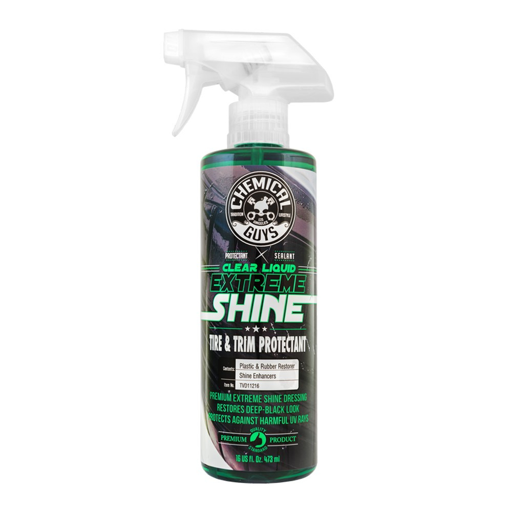 Flaska med spray av däck- och trimprodukten Extreme Shine från Chemical Guys.