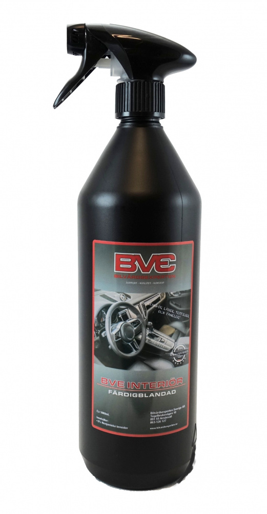 Rengöringsmedel för bilinteriör i sprutflaska.
