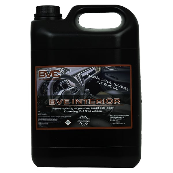 En svart femliterskanister med rengöringsmedel för interiör.