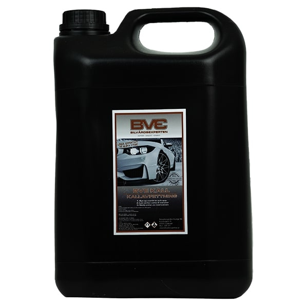 Svart plastflaska med etikett för BVE Kallavfettning.