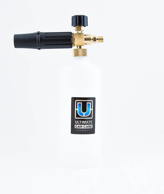 En skumlans med tryckbehållare för bilvård.