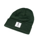 Tershine Mössa Beanie, grön Grön mössa med uppvikt kant och en etikett med text.