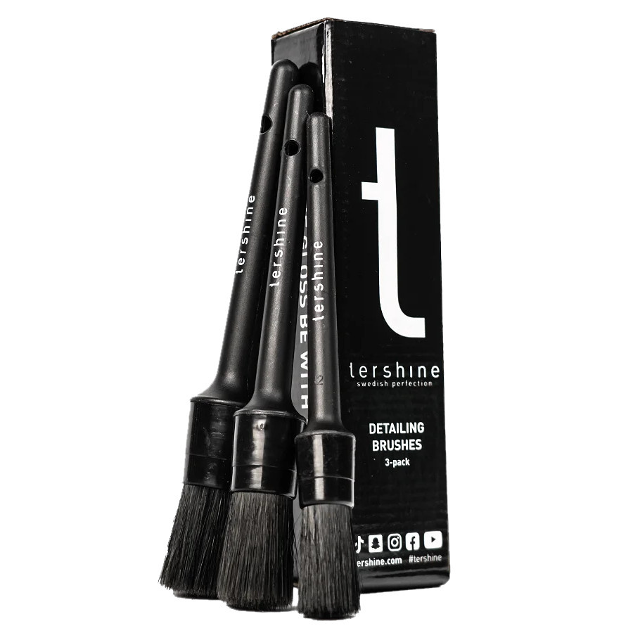 Tre rekondpenslar i svart för detaljering, förpackade i en låda.