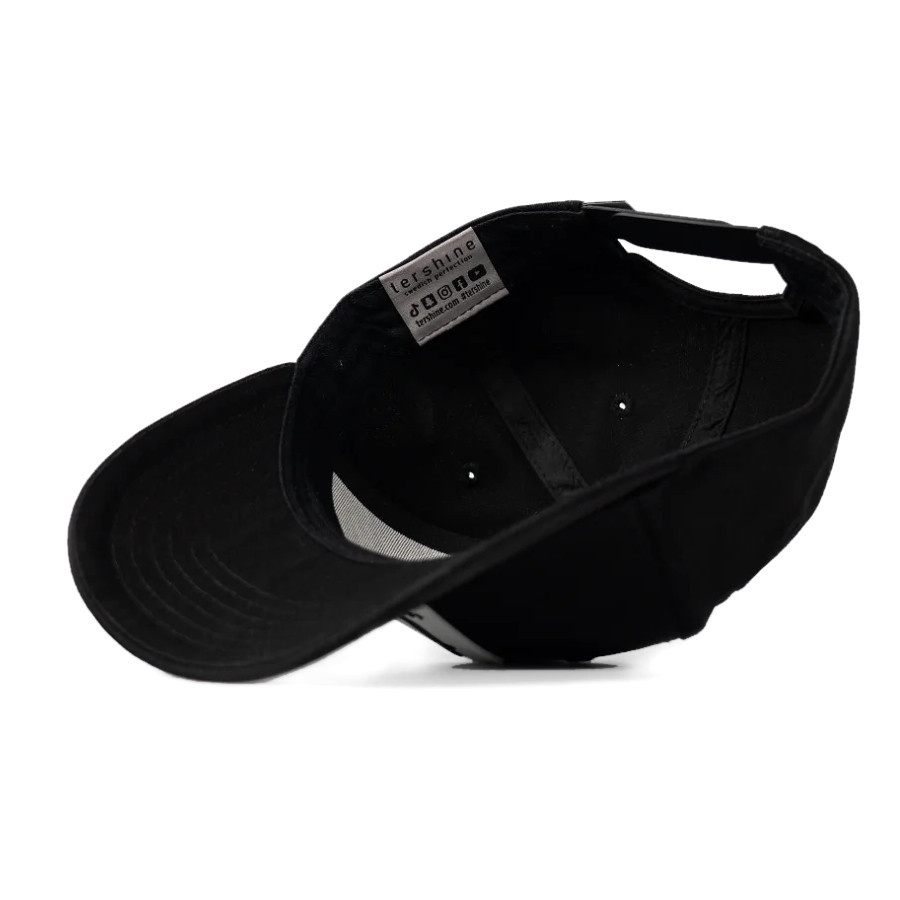 Svart keps med inre etikett och förstärkt skärm.