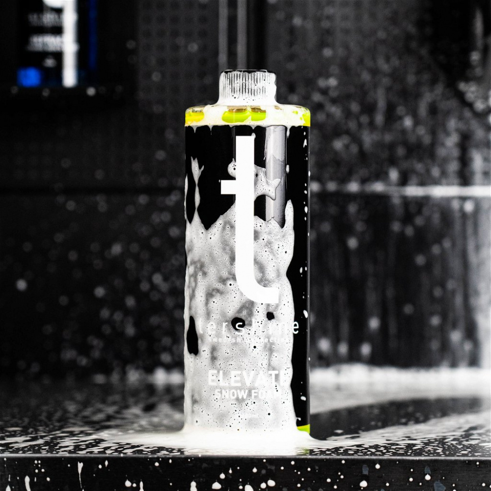 Flaska med skumförtvätt, vit och svart design, framsidan visar Tershine-logotypen.