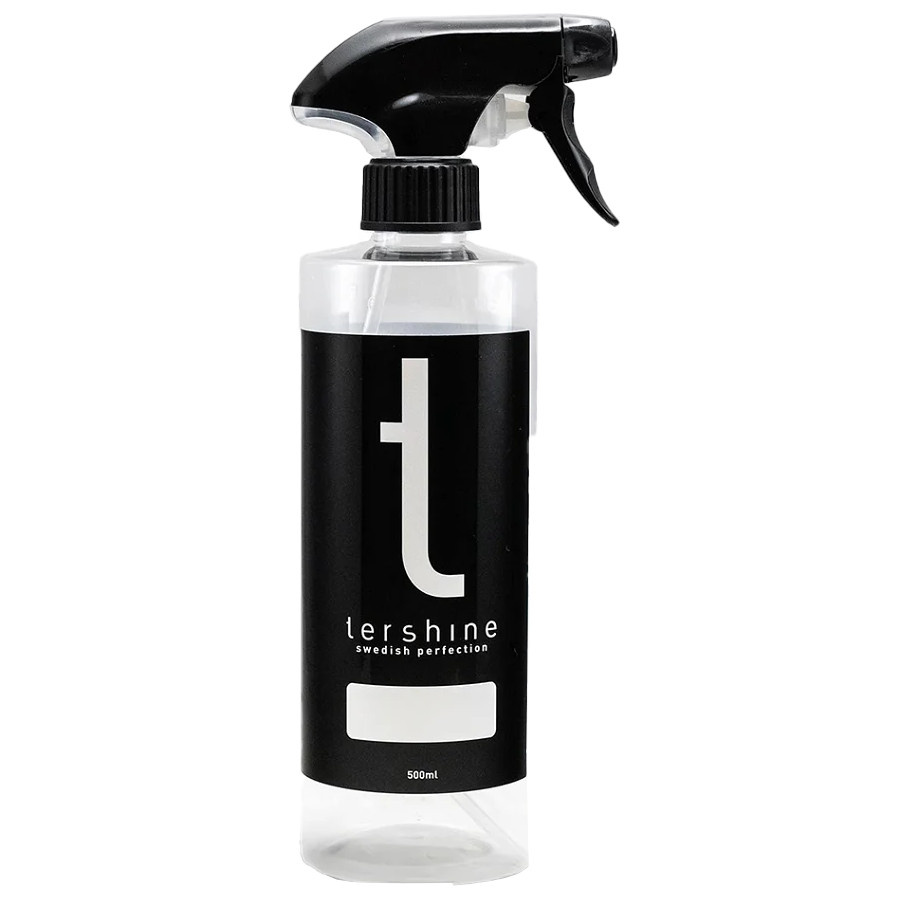 En transparent sprayflaska med svart etikett och sprutfunktion, 500 ml.