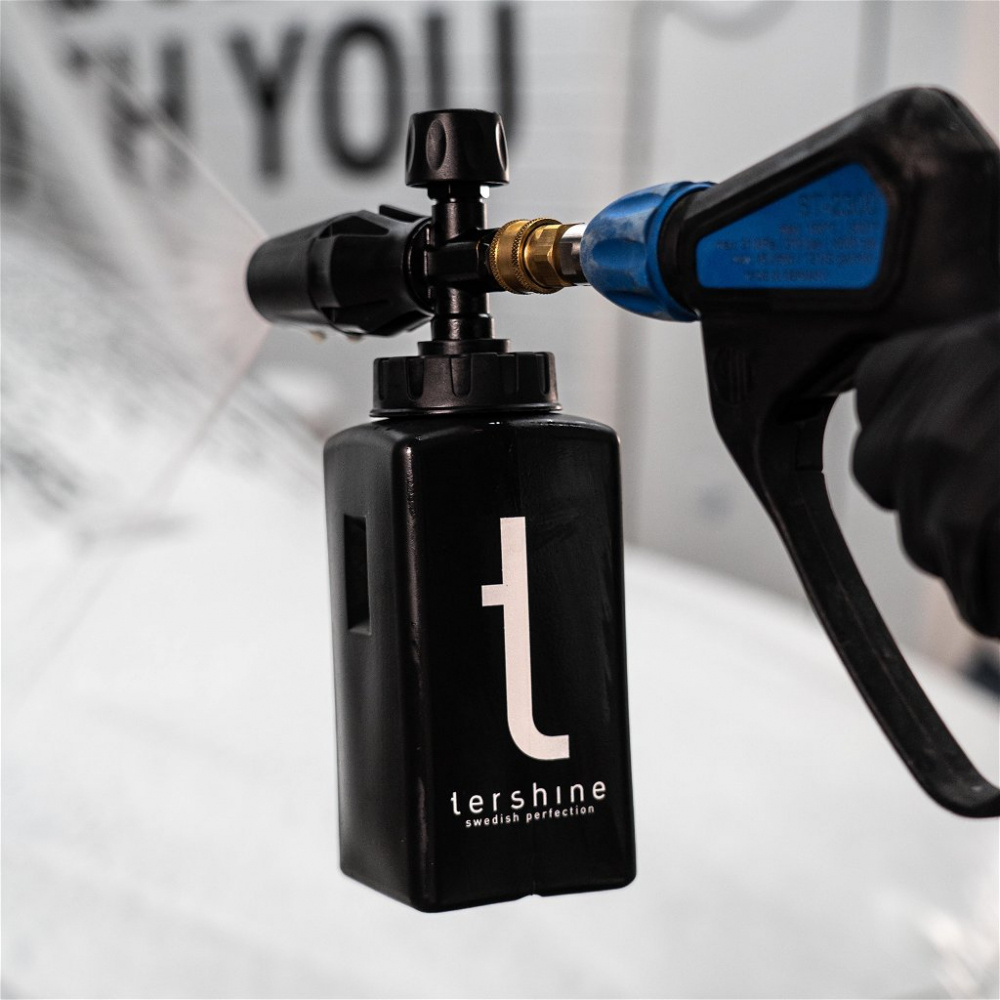 En svart skumlans för högtryckstvätt med Tershine-logga.