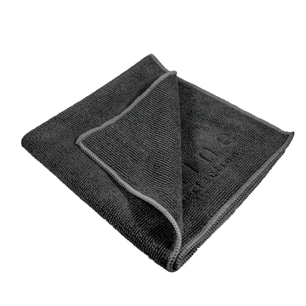 Svart mikrofiberduk, 40x40 cm, mjuk och effektiv för rengöring.