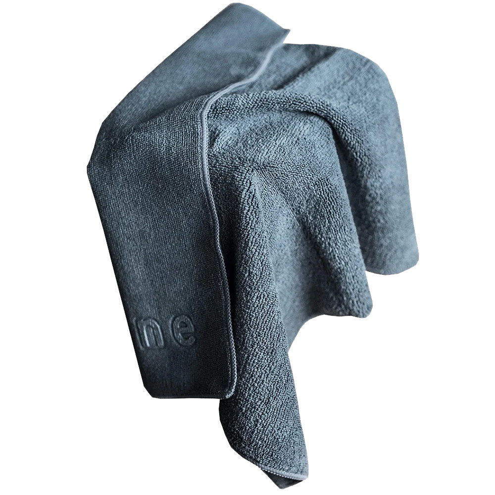 Grå mikrofiberduk i standardstorlek, 40x40 cm, förpackad i 5-pack.