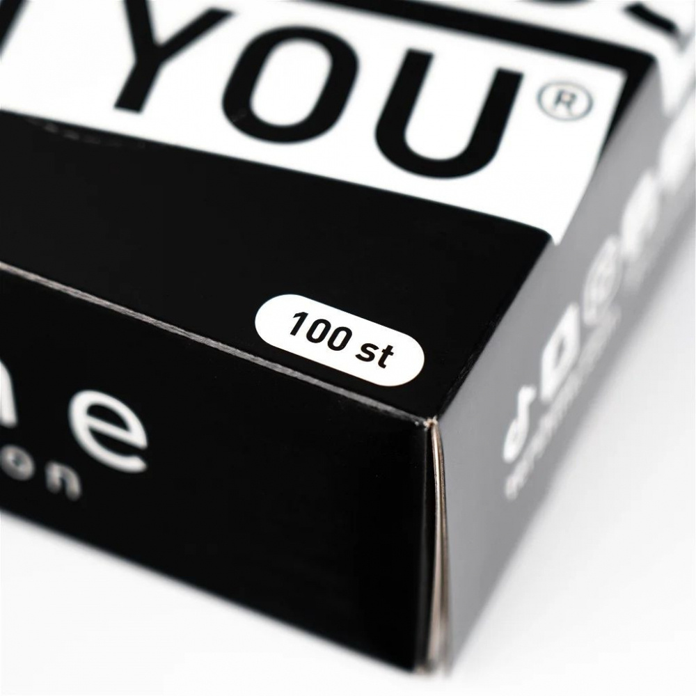 Svart förpackning med 100 nitrilhandskar, medium storlek 7-8.