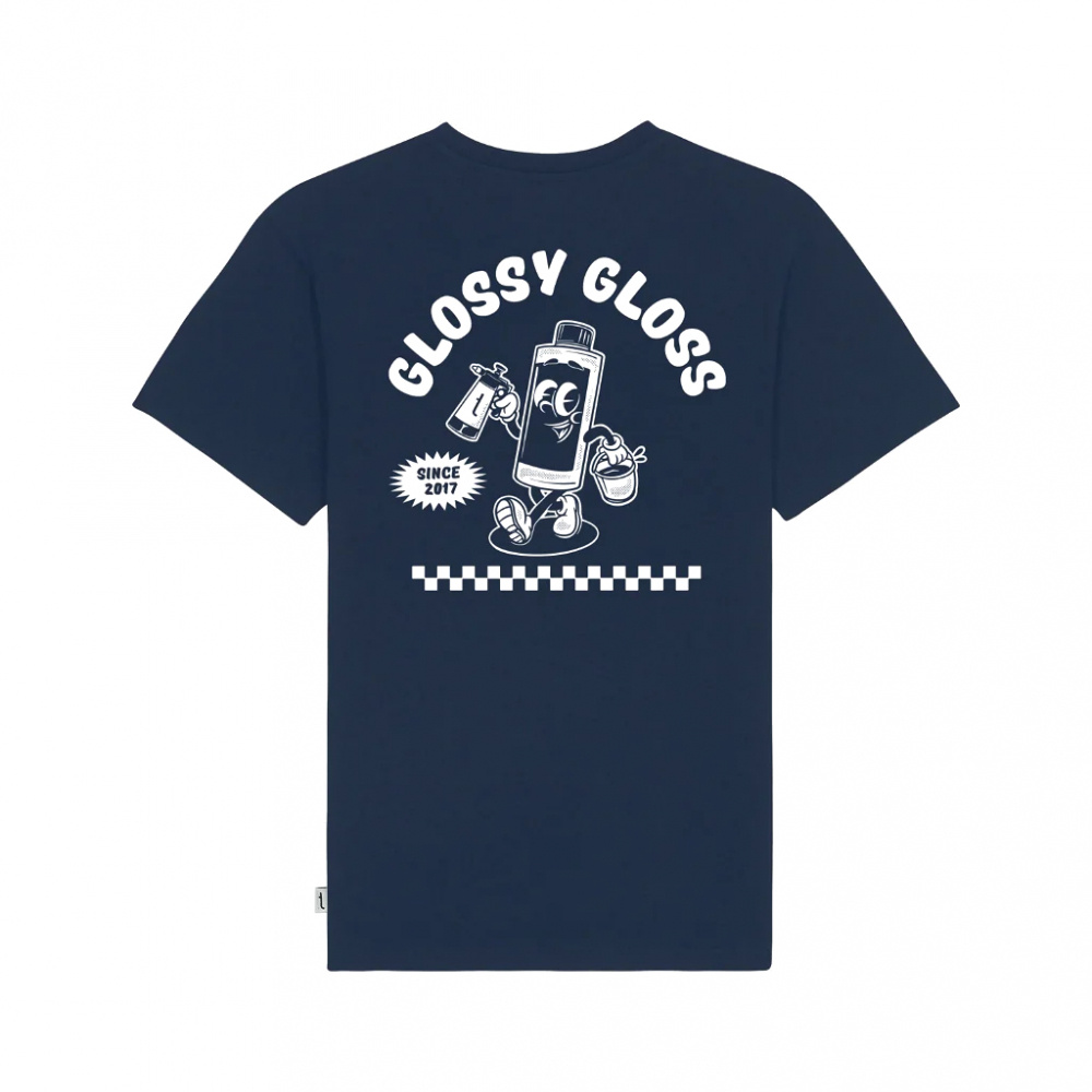 En mörkblå t-shirt med en grafisk design och texten \