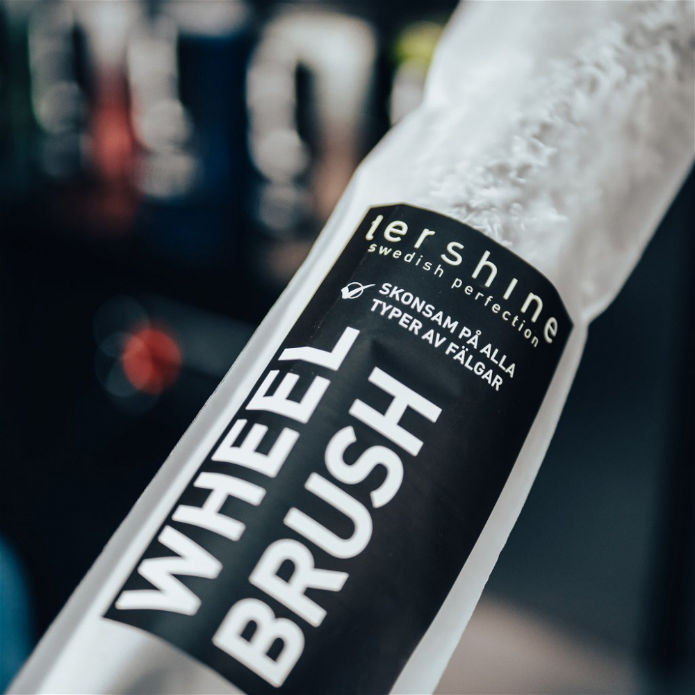 Fälgborste med etikett som visar produktnamn och varumärke.