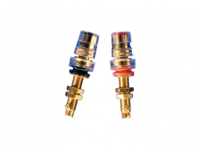 Högtalarterminaler i röd och svart med guldfinish.