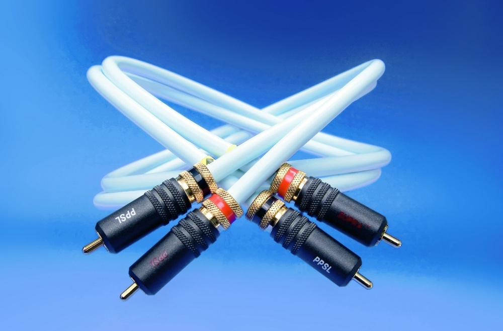 Två signalkablar med RCA-kontakter, i blå och svart design.