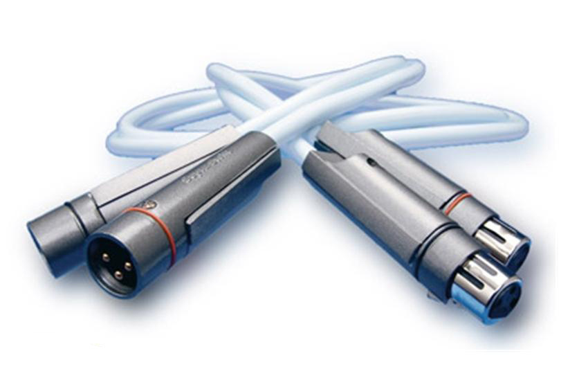 Signalkabel med XLR-kontakter, dubbel ledning för ljudöverföring.