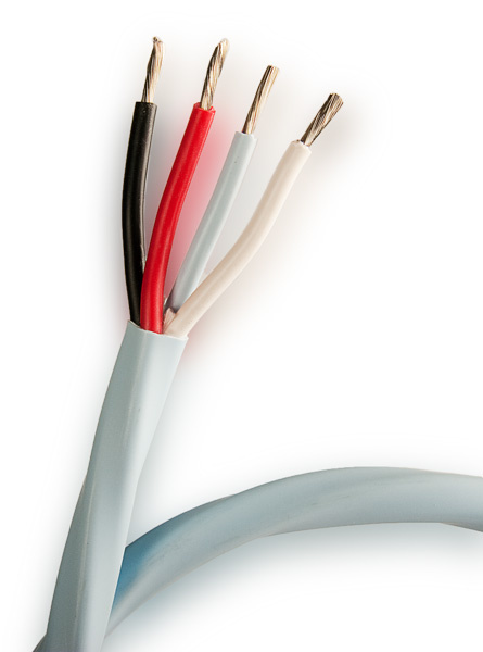 Högtalarkabel med fyra ledare i olika färger för bi-wire/bi-amp.