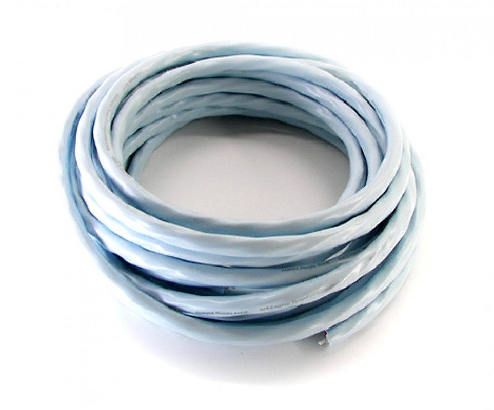 En rulle med blå plastslang, sannolikt för elektriska installationer.