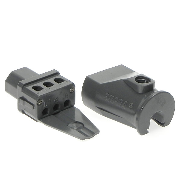 Två delar av en IEC-kontakt med anslutningspunkter.