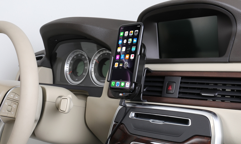 Brodit Qi trådlös aktiv mobilhållare med billaddare, Apple iPhone 11