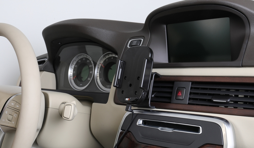 Brodit Qi trådlös aktiv mobilhållare med billaddare, Apple iPhone 11 Pro