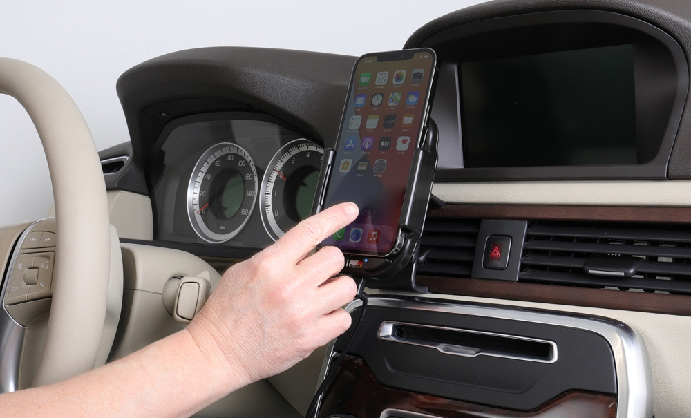 Brodit Qi trådlös aktiv mobilhållare med billaddare, Apple iPhone 12 Pro Max