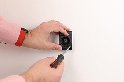 Brodit Aktiv hållare med USB-kabel och cigg-adapter, Apple iPhone 15 Pro Max 