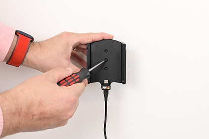 Brodit Aktiv hållare med USB-kabel och cigg-adapter, Apple iPhone 15 Pro Max 