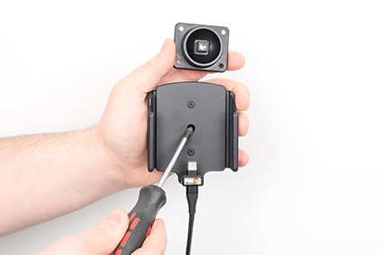 Brodit Aktiv hållare med USB-kabel och cigg-adapter, Apple iPhone 15/15 Pro/16/16 Pro/16e