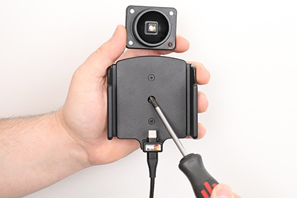 Brodit Aktiv hållare med USB-kabel och cigg-adapter, Apple iPhone 15 Plus/15 Pro Max/16 Plus/16 Pro Max