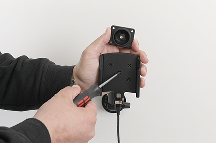 Brodit Mobilskal med Aktiv hållare och billaddare, Apple iPhone 15 Pro 