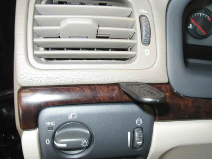 Kontrollpanel med luftventiler och belysningselement för Volvo S80 99-06.